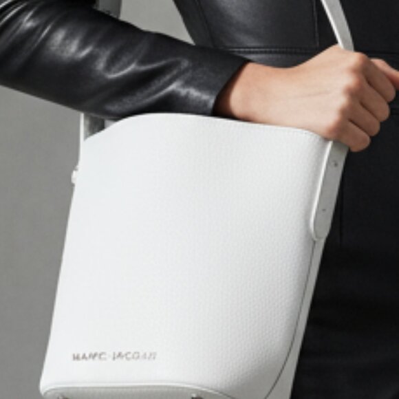$495 MARC JACOBS white pebble leather bucket bag - Picture 14 of 15